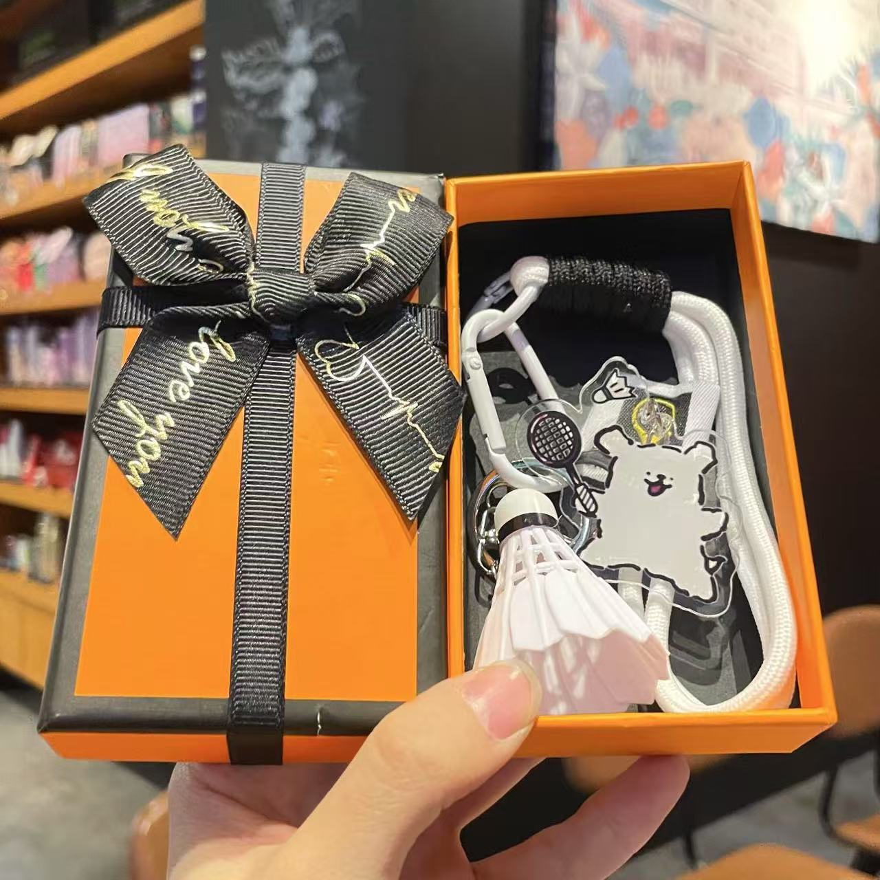 可爱卡通趣味小狗羽毛球钥匙扣毕业送全班背包挂件亚克力挂件批发