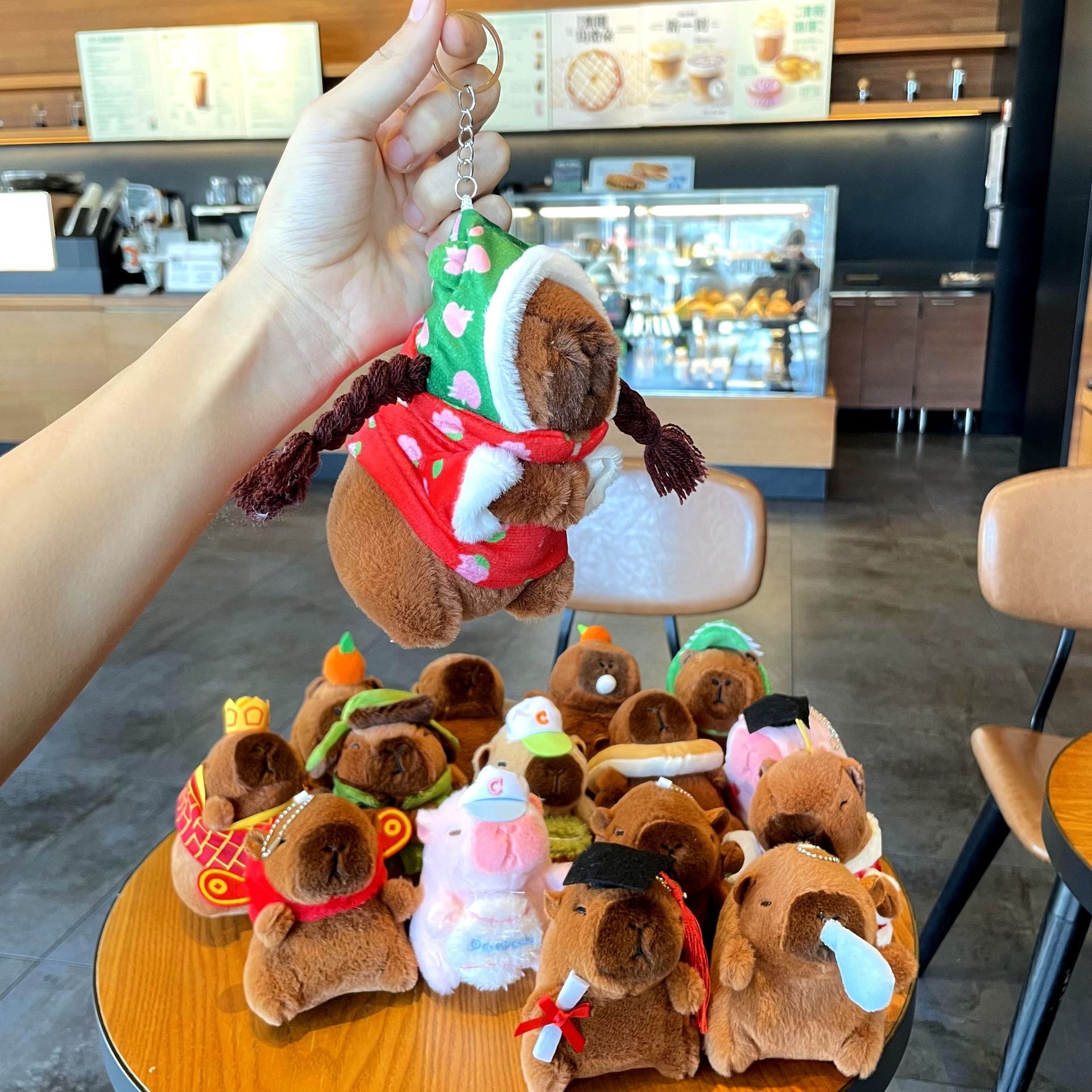 玩偶水豚卡皮巴拉钥匙扣包包挂件毛绒玩具可爱豚鼠网红布娃娃礼物